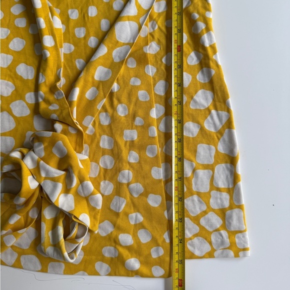 VTG DVF Jilda 100% Silk Wrap Dress Geometric Animal Print Dress Sz 2 Retro Yello - Picture 6 of 9